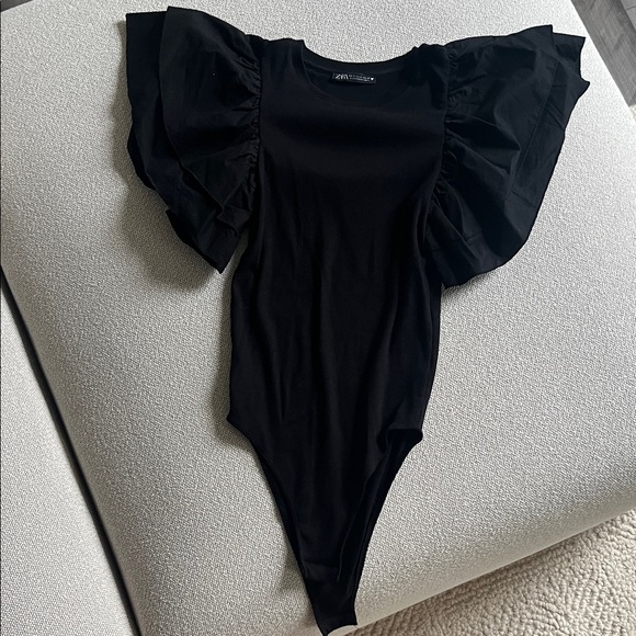 Zara Black Ruffled Bodysuit for Kids - Picture 1 of 1